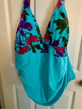 Womens Southern Breeze Plus Size One-Piece Swimsuit Turquoise Floral Size 24 New